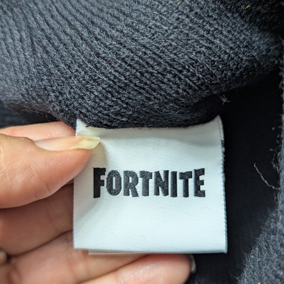 Fortnite Kids Black and Yellow Hat and Gloves Set - Picture 6 of 7